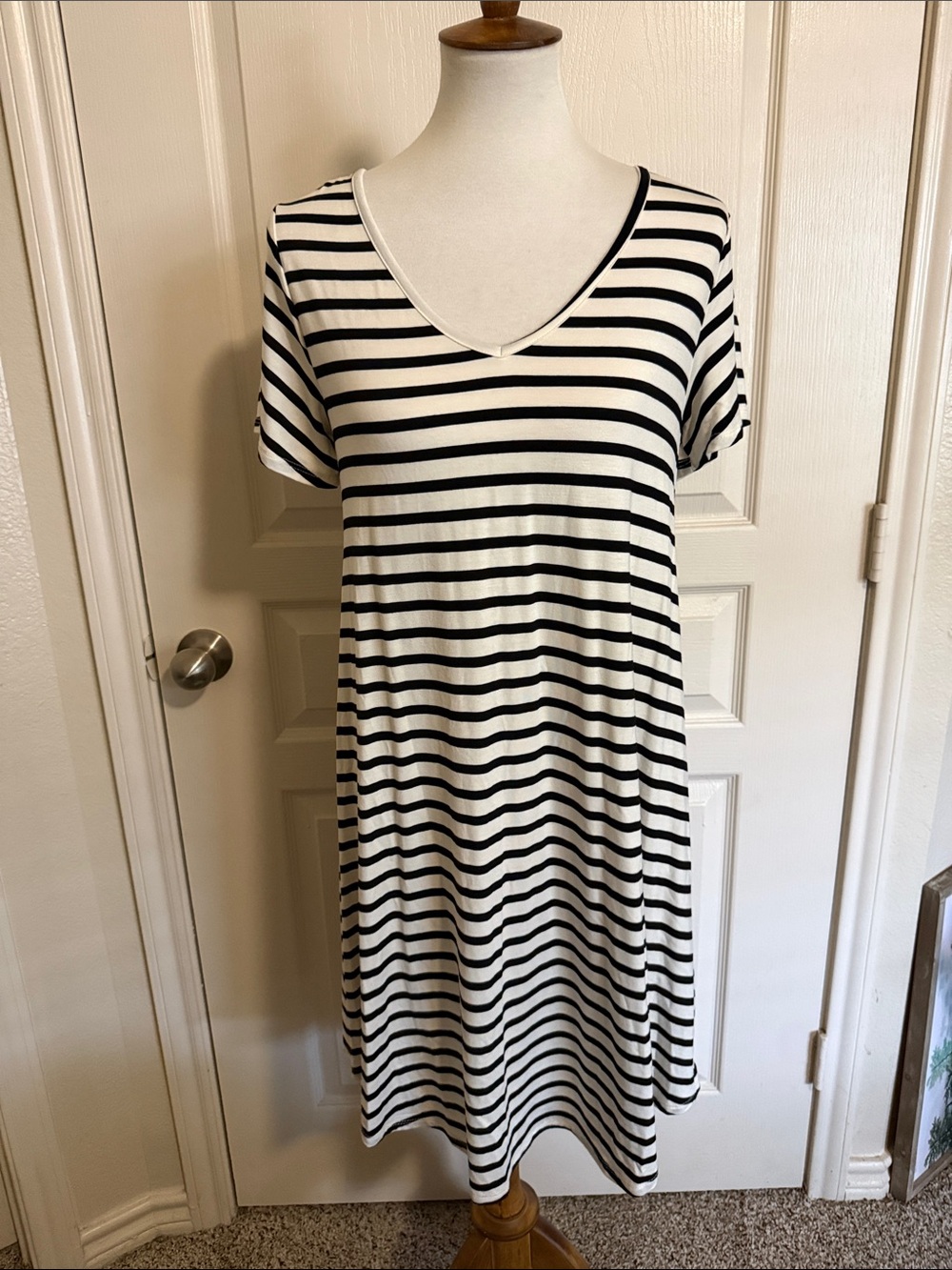 Mai Soli Cassie Dress Black and White Striped V-Neck T-Shirt Dress Sz Medium NWT